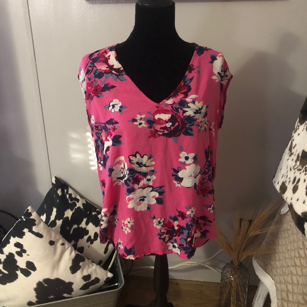 Old Navy pink floral short sleeve top